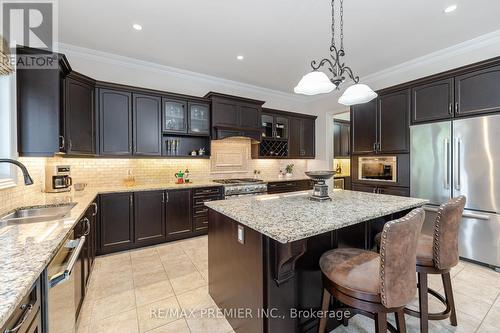 11 Torgan Trail, Vaughan, ON - Indoor Photo Showing Kitchen With Double Sink With Upgraded Kitchen