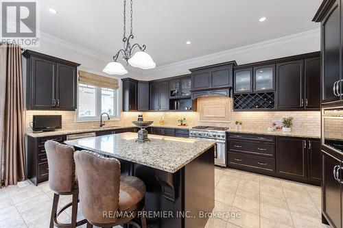 11 Torgan Trail, Vaughan, ON - Indoor Photo Showing Kitchen With Upgraded Kitchen