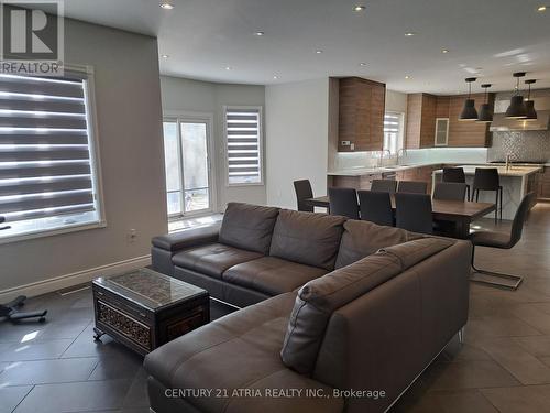 61 Moses Crescent, Markham, ON - Indoor Photo Showing Living Room