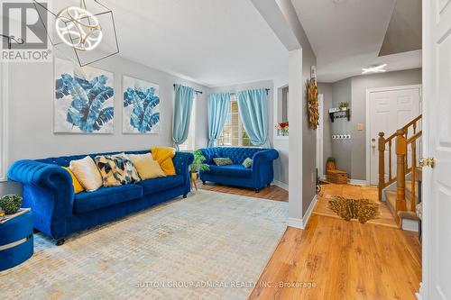 2 Pass Court, Barrie, ON - Indoor Photo Showing Living Room