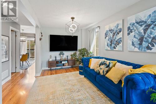 2 Pass Court, Barrie, ON - Indoor Photo Showing Living Room