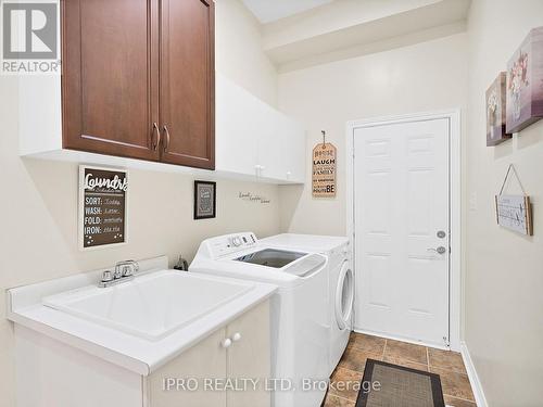 15 Oakhaven Road, Brampton, ON - Indoor Photo Showing Laundry Room