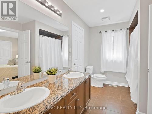 15 Oakhaven Road, Brampton, ON - Indoor Photo Showing Bathroom