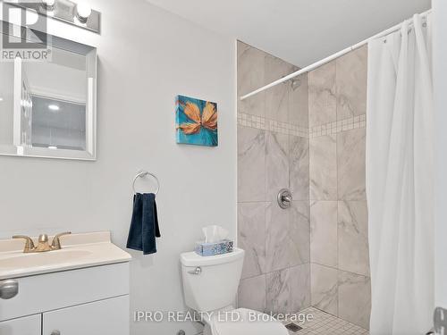 15 Oakhaven Road, Brampton, ON - Indoor Photo Showing Bathroom