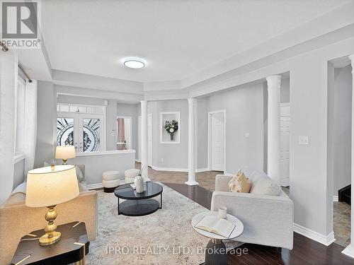 15 Oakhaven Road, Brampton, ON - Indoor Photo Showing Living Room