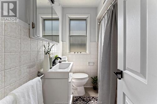 1453 Francois, Windsor, ON - Indoor Photo Showing Bathroom