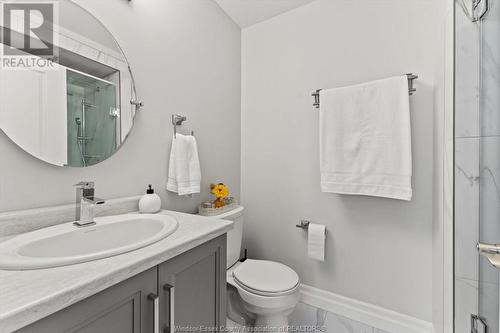 186 Townsview, Essex, ON - Indoor Photo Showing Bathroom