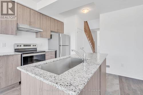 32 Hillcroft Way, Kawartha Lakes, ON - Indoor Photo Showing Kitchen With Upgraded Kitchen