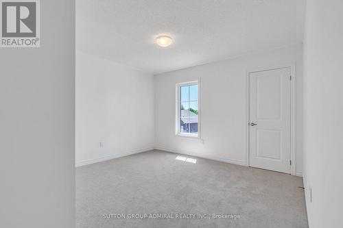 32 Hillcroft Way, Kawartha Lakes, ON - Indoor Photo Showing Other Room