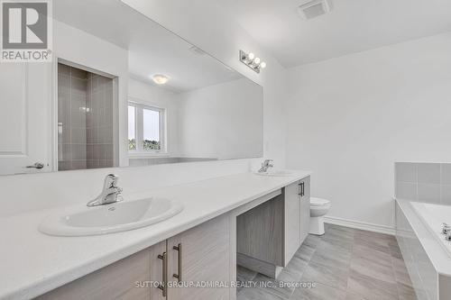 32 Hillcroft Way, Kawartha Lakes, ON - Indoor Photo Showing Bathroom