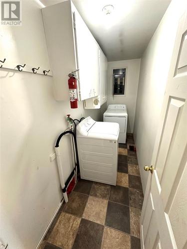 15 2Nd Avenue, Leading Tickles, NL - Indoor Photo Showing Laundry Room