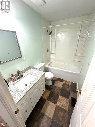 15 2Nd Avenue, Leading Tickles, NL - Indoor Photo Showing Bathroom