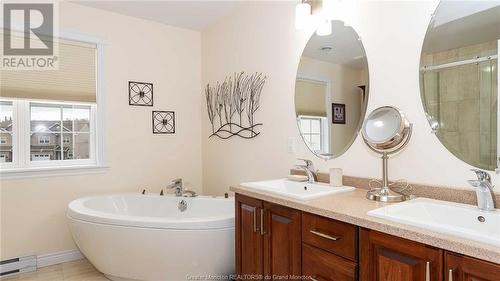 35 Poitou Crt, Dieppe, NB - Indoor Photo Showing Bathroom