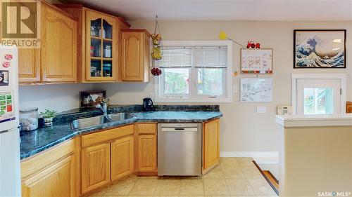 94 Portland Crescent, Regina, SK - Indoor Photo Showing Kitchen With Double Sink