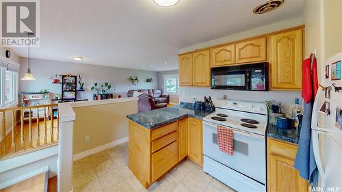 94 Portland Crescent, Regina, SK - Indoor Photo Showing Kitchen