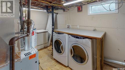 94 Portland Crescent, Regina, SK - Indoor Photo Showing Laundry Room