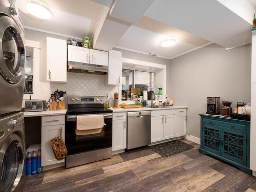 979 Greystone Cres, Kamloops, BC - Indoor Photo Showing Laundry Room