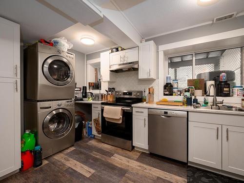 979 Greystone Cres, Kamloops, BC - Indoor Photo Showing Laundry Room