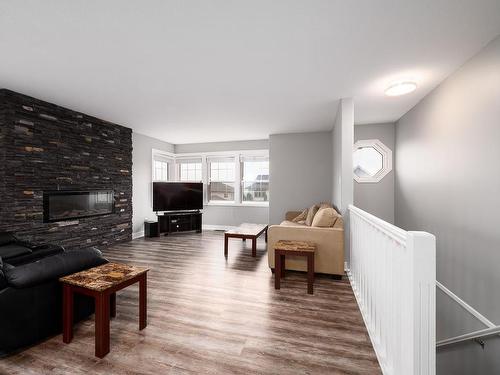 979 Greystone Cres, Kamloops, BC - Indoor Photo Showing Living Room With Fireplace