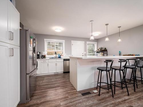 979 Greystone Cres, Kamloops, BC - Indoor Photo Showing Kitchen