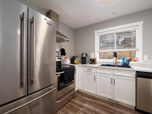 979 Greystone Cres, Kamloops, BC - Indoor Photo Showing Kitchen