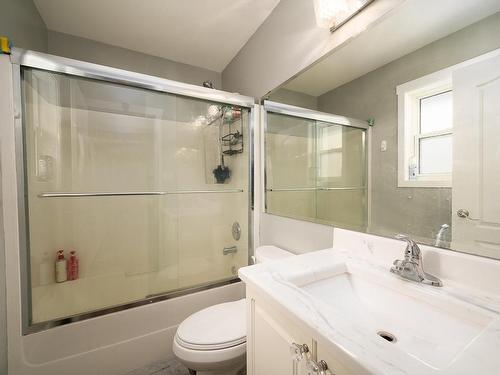 979 Greystone Cres, Kamloops, BC - Indoor Photo Showing Bathroom