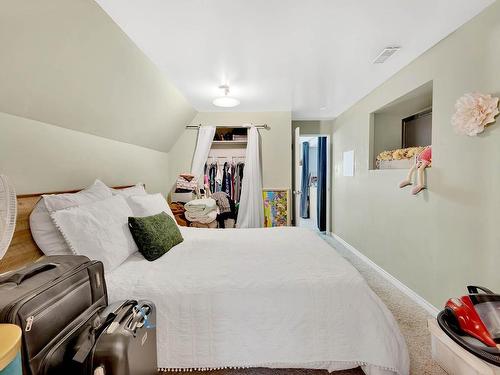 214 Nicola Street, Kamloops, BC - Indoor Photo Showing Bedroom