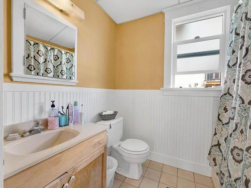 214 Nicola Street, Kamloops, BC - Indoor Photo Showing Bathroom
