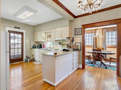 214 Nicola Street, Kamloops, BC - Indoor Photo Showing Kitchen