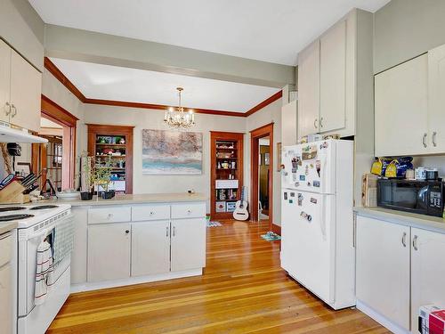 214 Nicola Street, Kamloops, BC - Indoor Photo Showing Kitchen