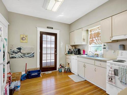 214 Nicola Street, Kamloops, BC - Indoor Photo Showing Kitchen