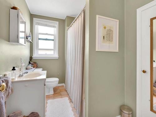 214 Nicola Street, Kamloops, BC - Indoor Photo Showing Bathroom