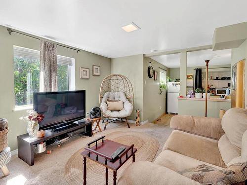 214 Nicola Street, Kamloops, BC - Indoor Photo Showing Living Room