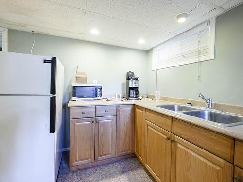 214 Nicola Street, Kamloops, BC - Indoor Photo Showing Kitchen With Double Sink