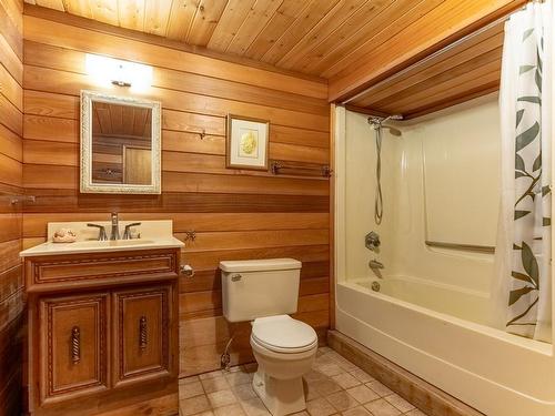 1415 Seymour River Road, Out Of District, BC - Indoor Photo Showing Bathroom