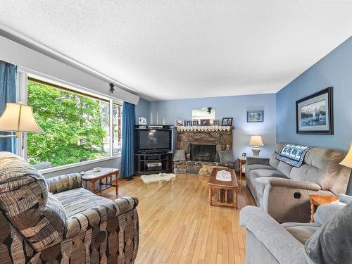 866 Glenacre Road, Kamloops, BC - Indoor Photo Showing Living Room With Fireplace