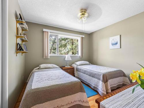 866 Glenacre Road, Kamloops, BC - Indoor Photo Showing Bedroom