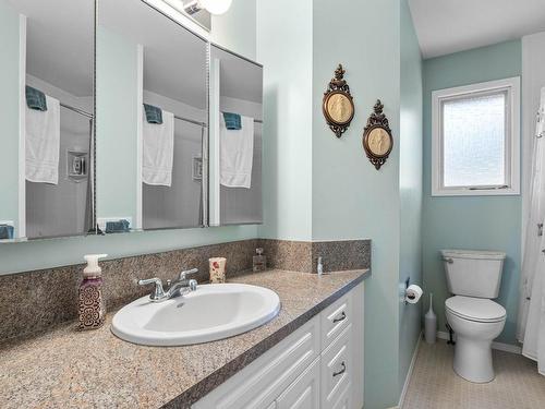 866 Glenacre Road, Kamloops, BC - Indoor Photo Showing Bathroom