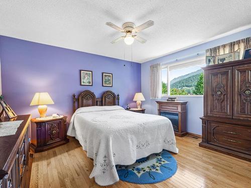 866 Glenacre Road, Kamloops, BC - Indoor Photo Showing Bedroom