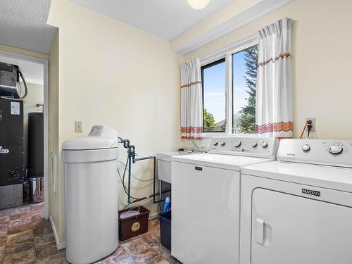 866 Glenacre Road, Kamloops, BC - Indoor Photo Showing Laundry Room