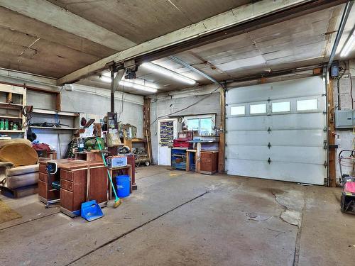 866 Glenacre Road, Kamloops, BC - Indoor Photo Showing Garage