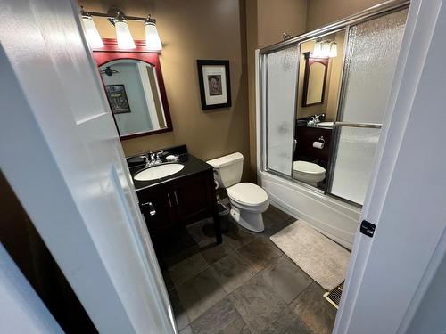 6352 Monck Park Rd, Merritt, BC - Indoor Photo Showing Bathroom