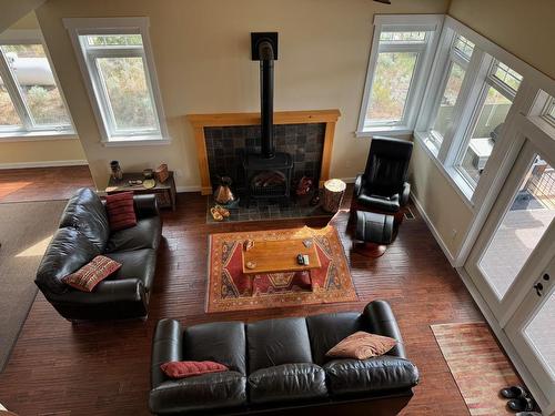 6352 Monck Park Rd, Merritt, BC - Indoor Photo Showing Living Room With Fireplace