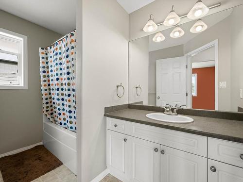 1266 Raven Drive, Kamloops, BC - Indoor Photo Showing Bathroom