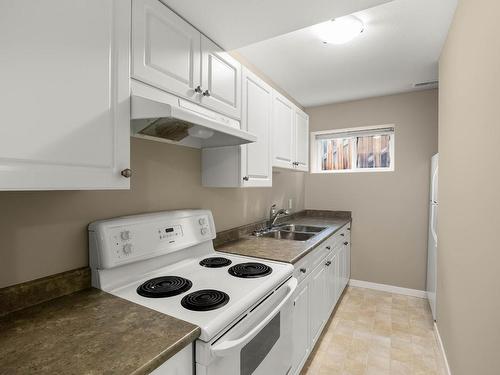 1266 Raven Drive, Kamloops, BC - Indoor Photo Showing Kitchen With Double Sink