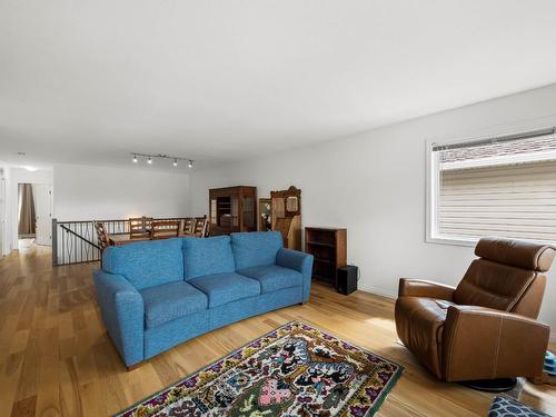 1266 Raven Drive, Kamloops, BC - Indoor Photo Showing Living Room