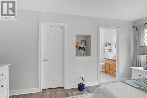 1213 Elson Road, London, ON - Indoor Photo Showing Bedroom