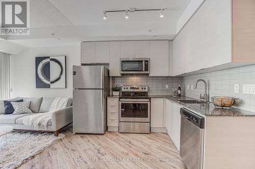 636 - 621 Sheppard Avenue E, Toronto, ON - Indoor Photo Showing Kitchen With Stainless Steel Kitchen With Upgraded Kitchen