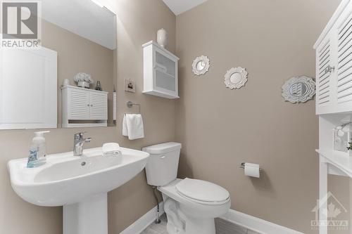 11 Aura Avenue, Ottawa, ON - Indoor Photo Showing Bathroom