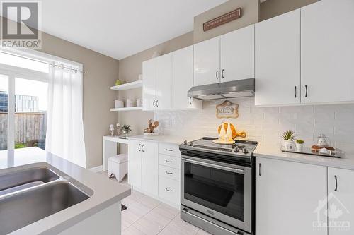 11 Aura Avenue, Ottawa, ON - Indoor Photo Showing Kitchen